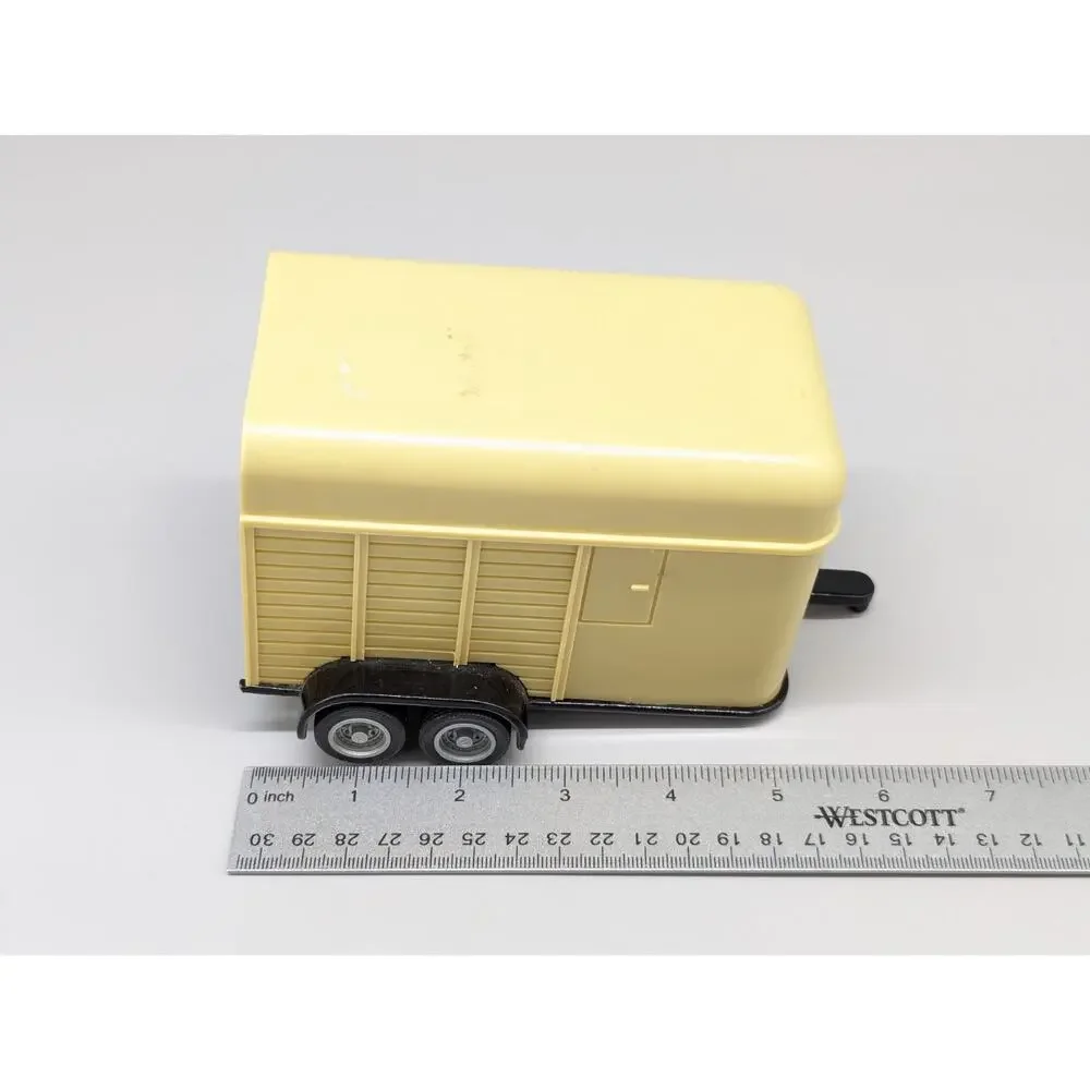 Ertl Farm Enclosed Horse Trailer 6.5